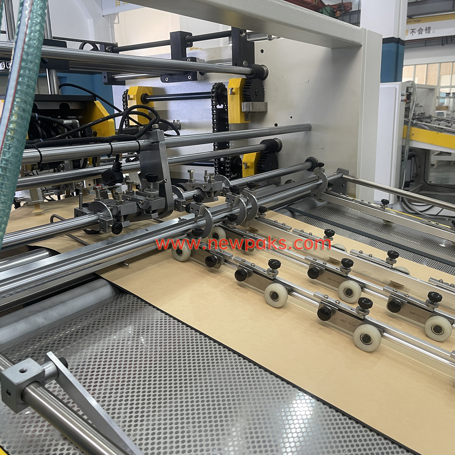 High China Carry Sheet-Fed Paper gift Bag Making Machine 
